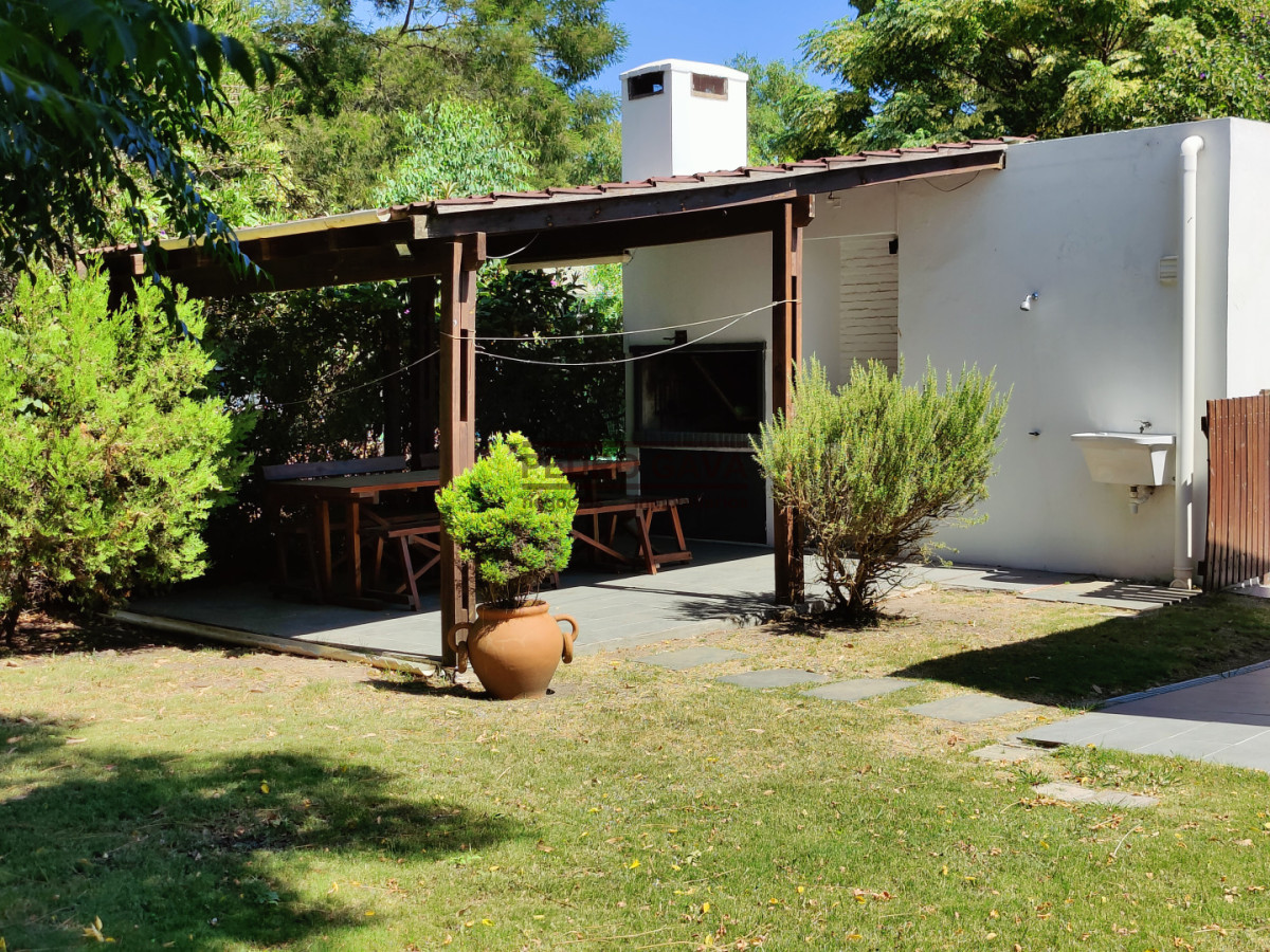 Casa ID.340 - Casa en venta en Playa Hermosa, Piriápolis - 3 dormitorios, parque y garage