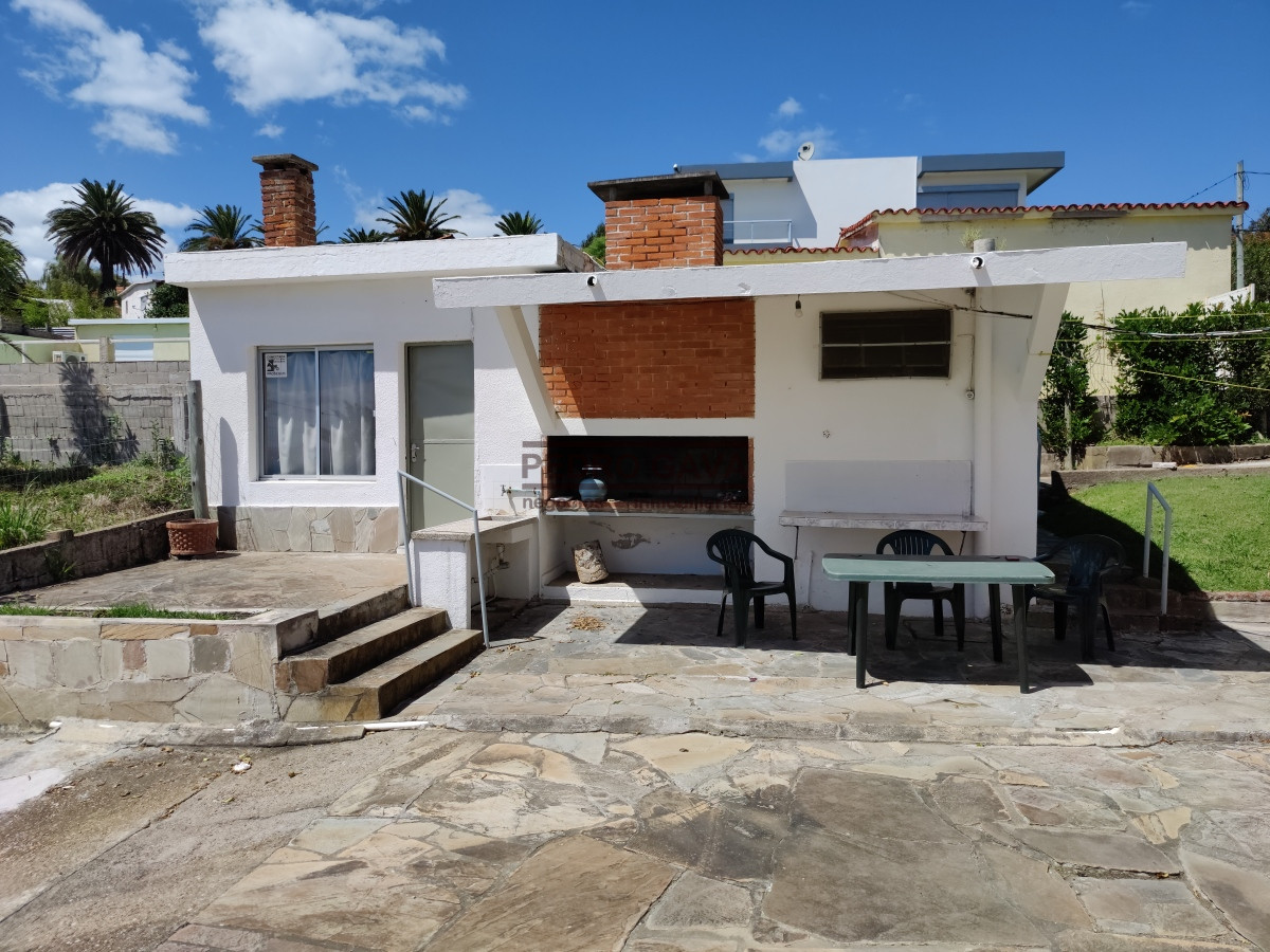 Casa ID.230 - Tu lugar soñado en Piriápolis!! Casa a la venta frente al mar sobre la Rambla de Punta Fria.