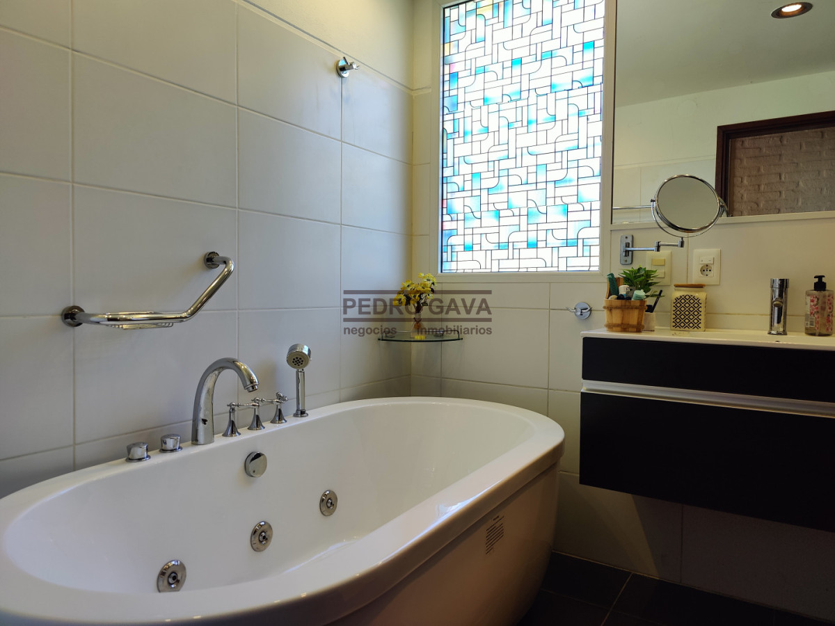 Casa ID.340 - Casa en venta en Playa Hermosa, Piriápolis - 3 dormitorios, parque y garage