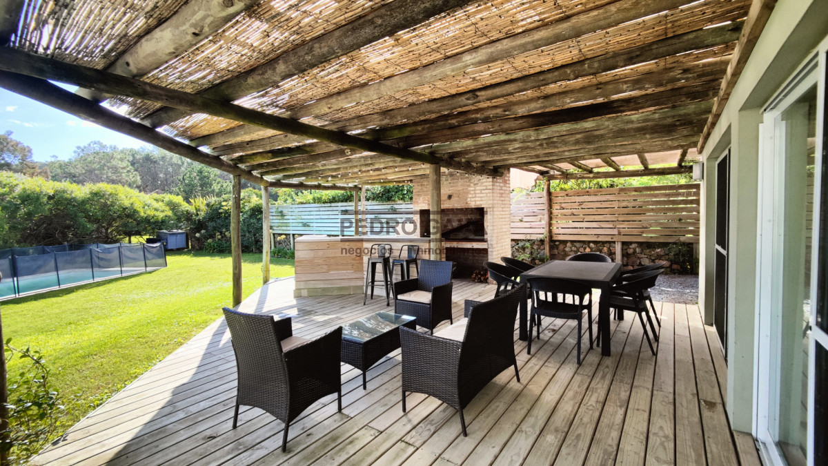 Casa ID.359 - Casa en venta en Punta Colorada, Piriápolis, 3 dormitorios en una planta, con piscina climatizada