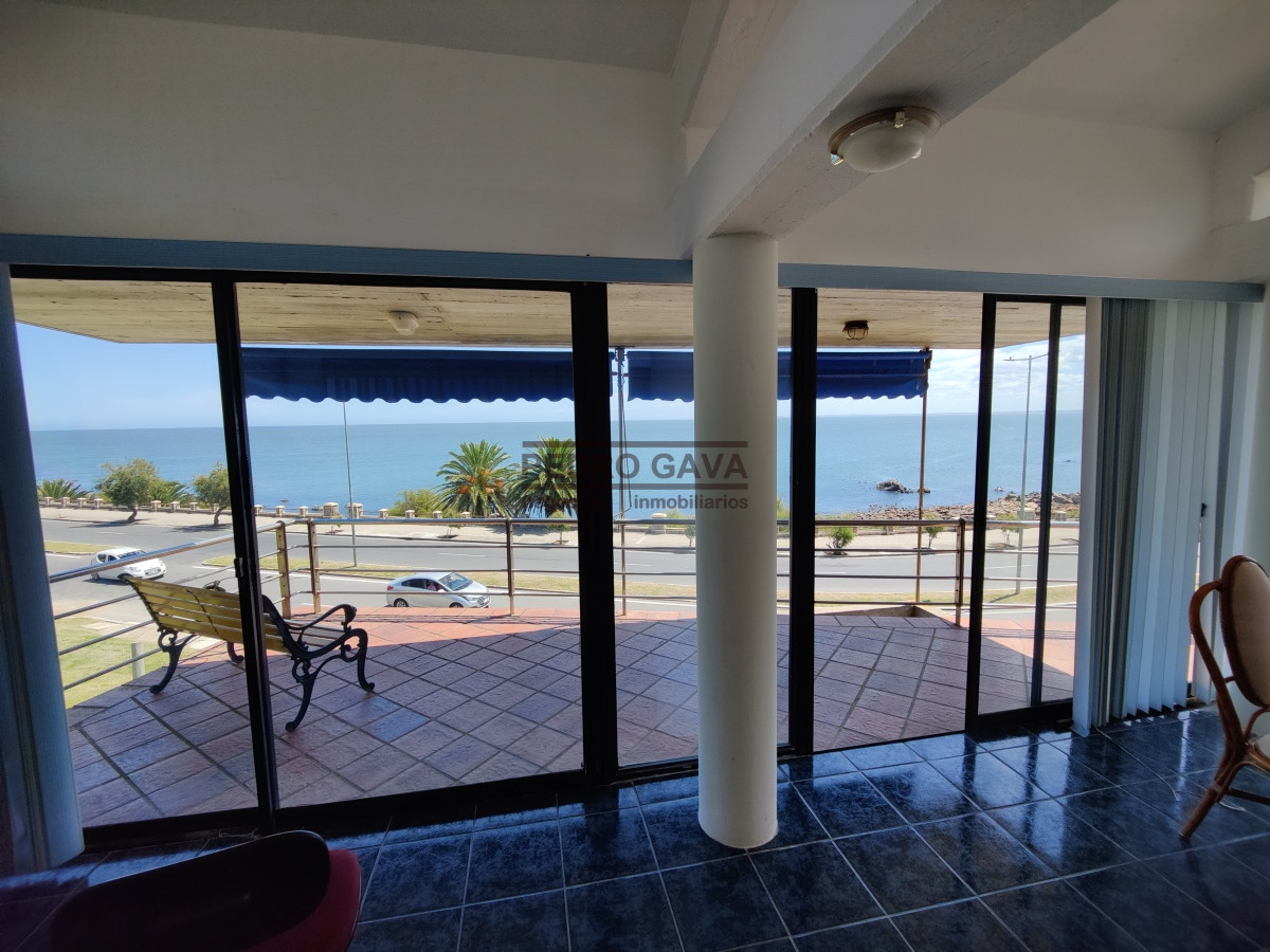 Casa ID.230 - Tu lugar soñado en Piriápolis!! Casa a la venta frente al mar sobre la Rambla de Punta Fria.