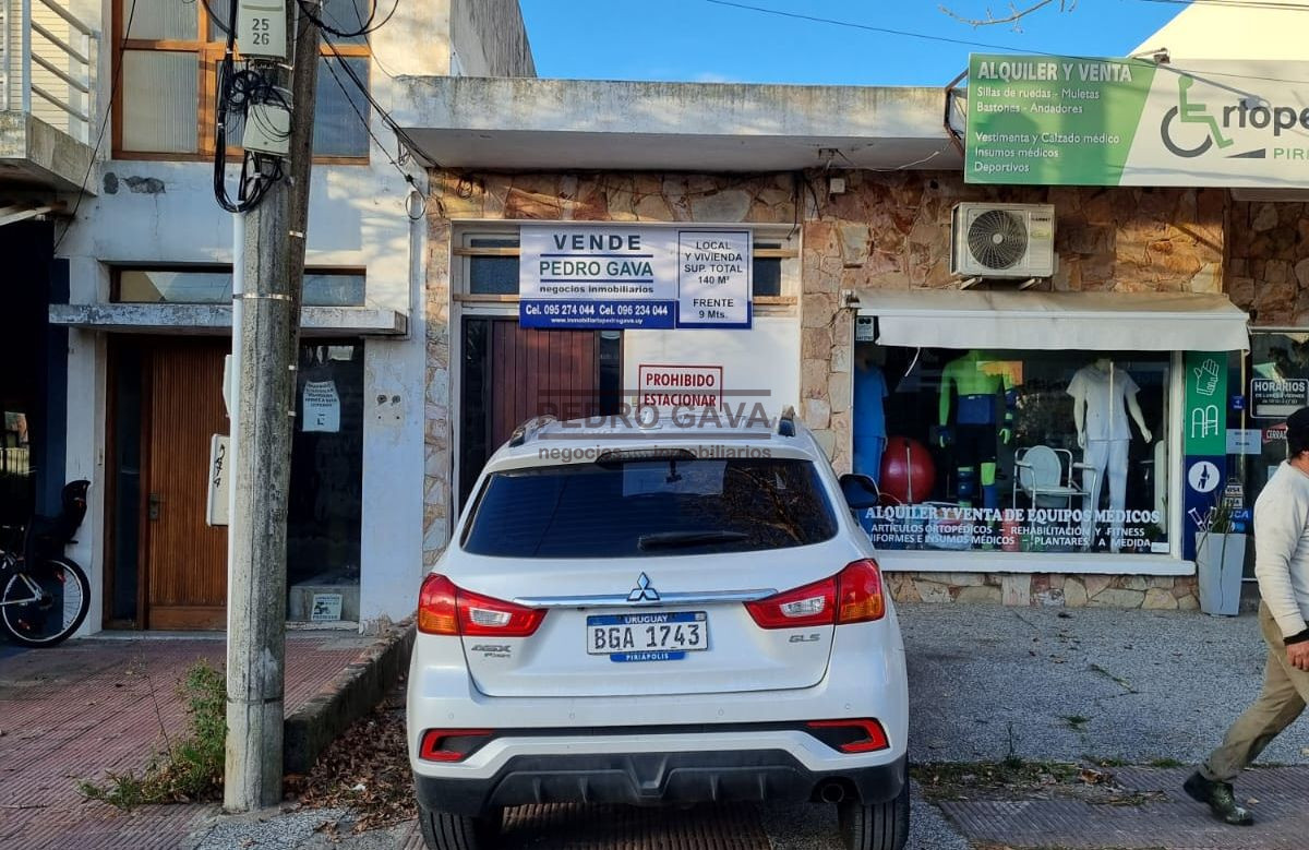 Casa ID.231 - ! Oportunidad en Piriapolis, local con vivienda sobre calle Tucuman !