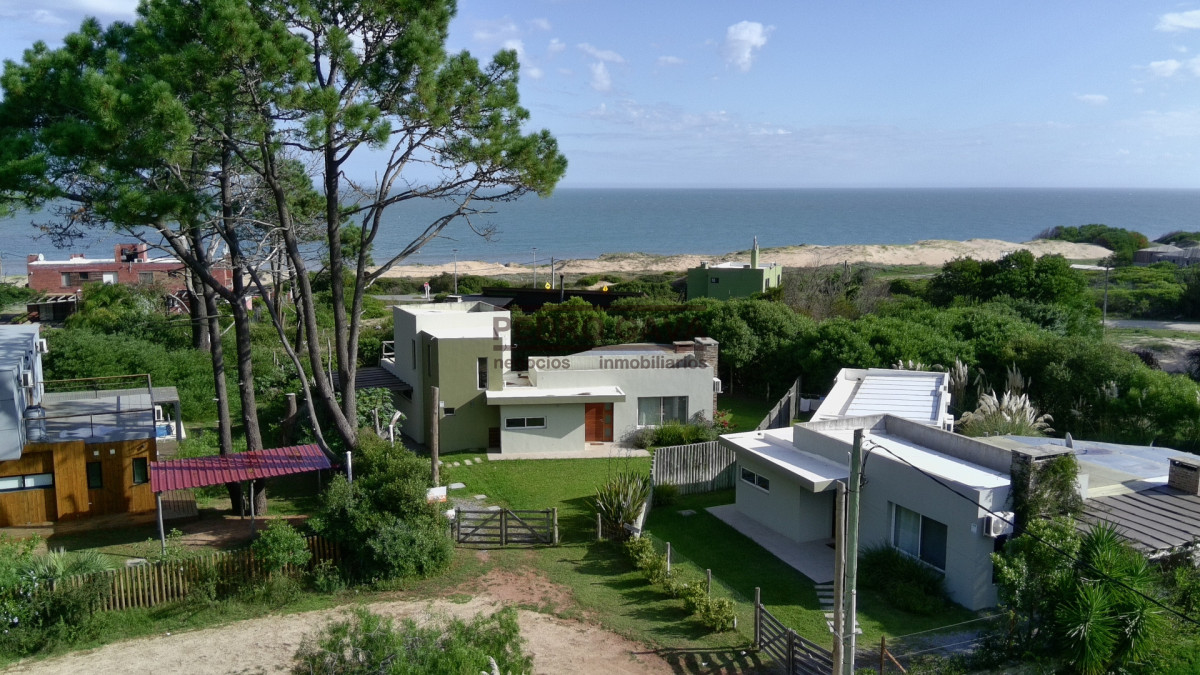 Casa ID.358 - Casa en venta en Punta Colorada, Piriápolis, entorno tranquilo y a pasos del mar