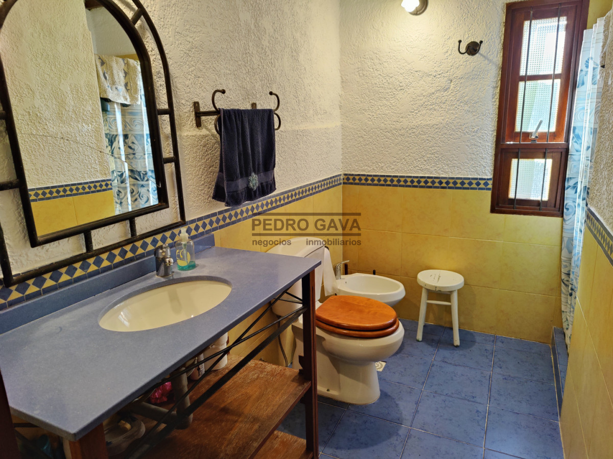 Casa ID.324 - Casa en venta en Playa Verde, Piriápolis - historia, calidez y ubicación a metros del mar