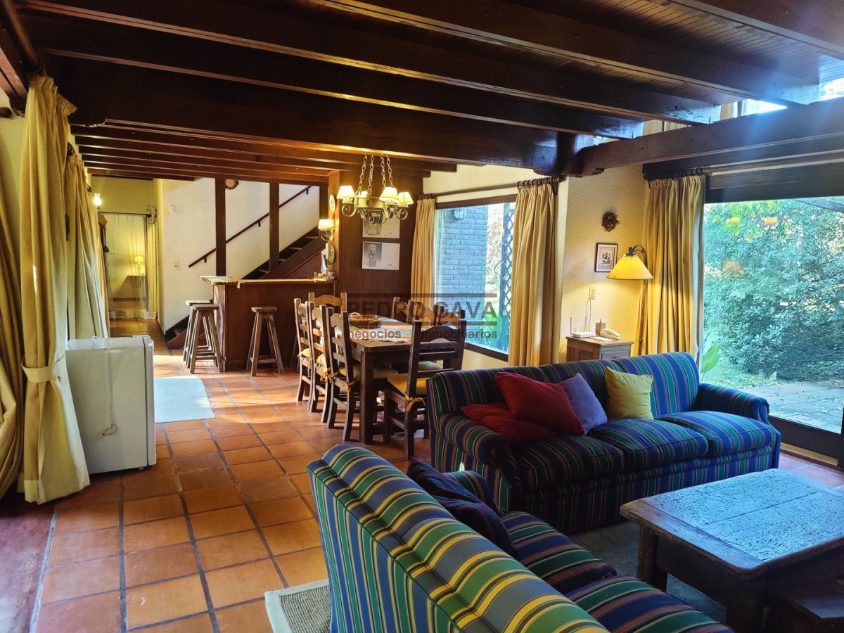 Casa ID.368 - Venta de casa con piscina y más de 3.000 m² de terreno en Balneario Bella Vista, Piriápolis