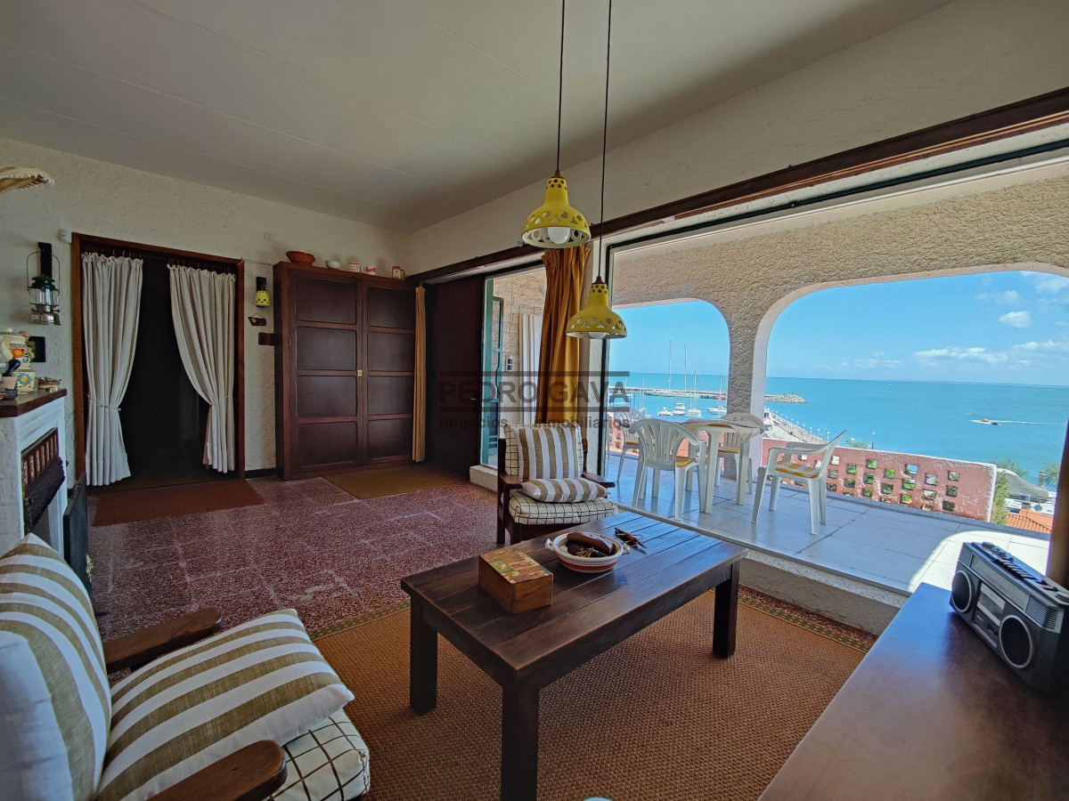 Casa ID.24 - Casa a la venta sobre a ladera Oeste del Cerro San Antonio, con excelentes vistas al puerto y bahia de Piriapolis !!