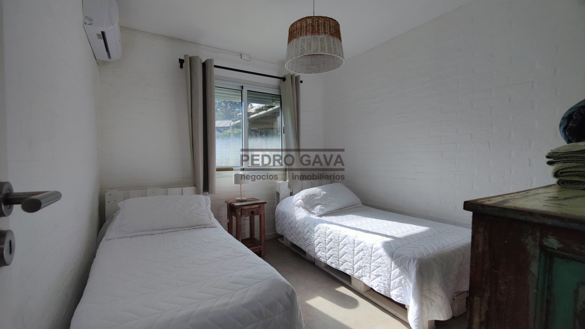 Casa ID.359 - Casa en venta en Punta Colorada, Piriápolis, 3 dormitorios en una planta, con piscina climatizada