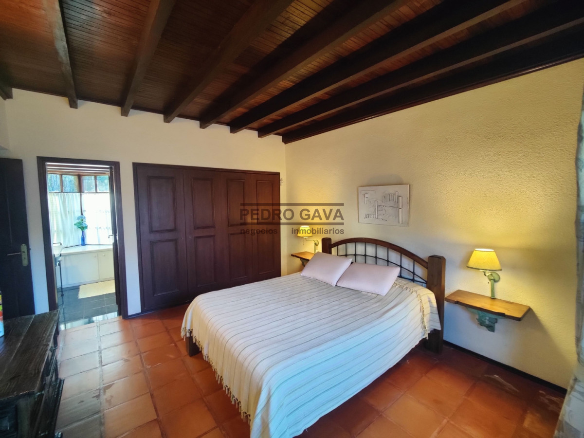 Casa ID.368 - Venta de casa con piscina y más de 3.000 m² de terreno en Balneario Bella Vista, Piriápolis