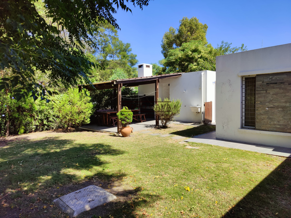 Casa ID.340 - Casa en venta en Playa Hermosa, Piriápolis - 3 dormitorios, parque y garage