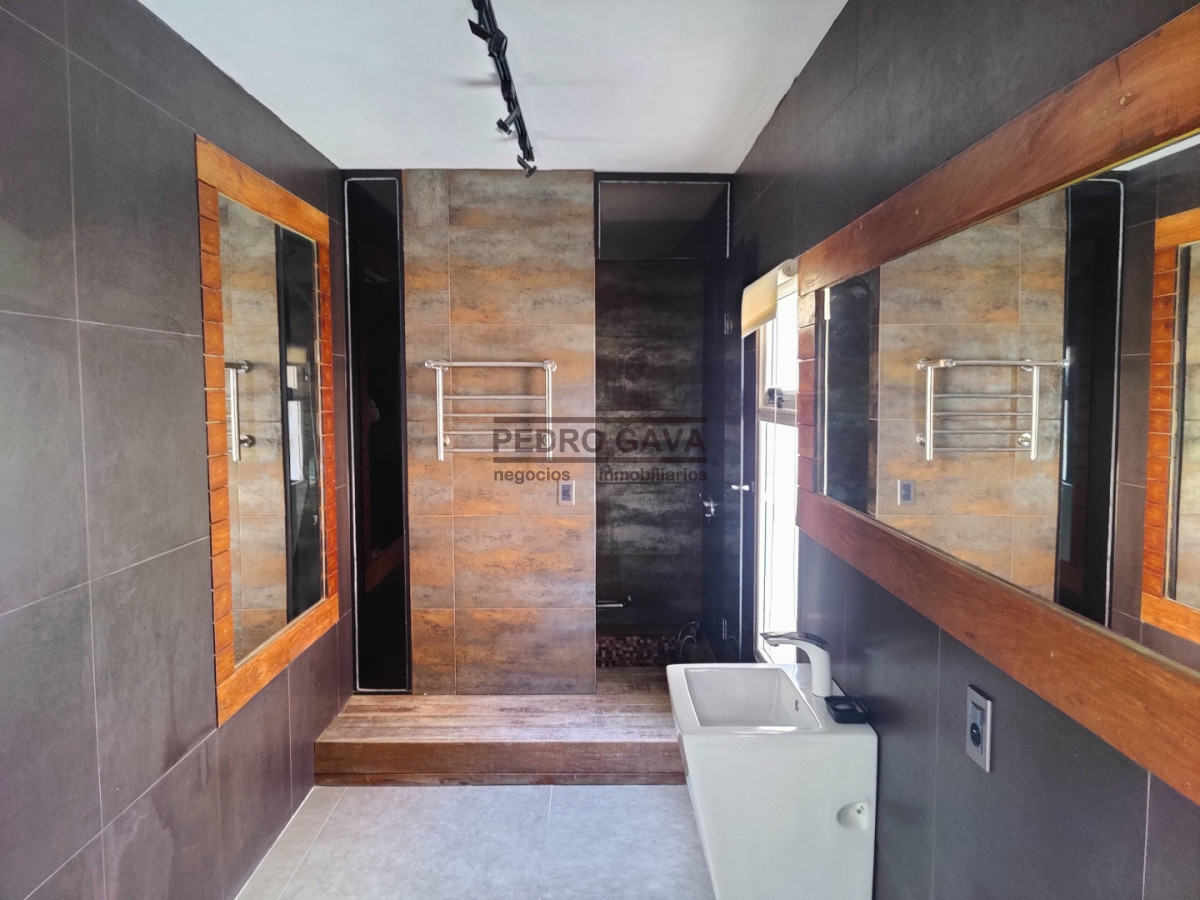 Casa ID.329 - Casa a la venta frente a Playa de los Lamas - luz, vistas y confort en cada ambiente