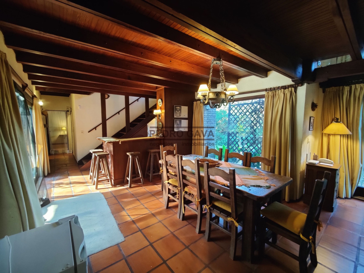 Casa ID.368 - Venta de casa con piscina y más de 3.000 m² de terreno en Balneario Bella Vista, Piriápolis