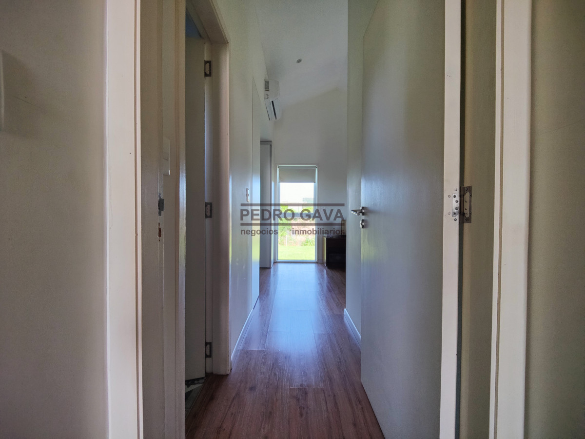 Casa ID.294 - Tu refugio soñado en Balneario Las Flores, a pasos de la playa y con vista al mar