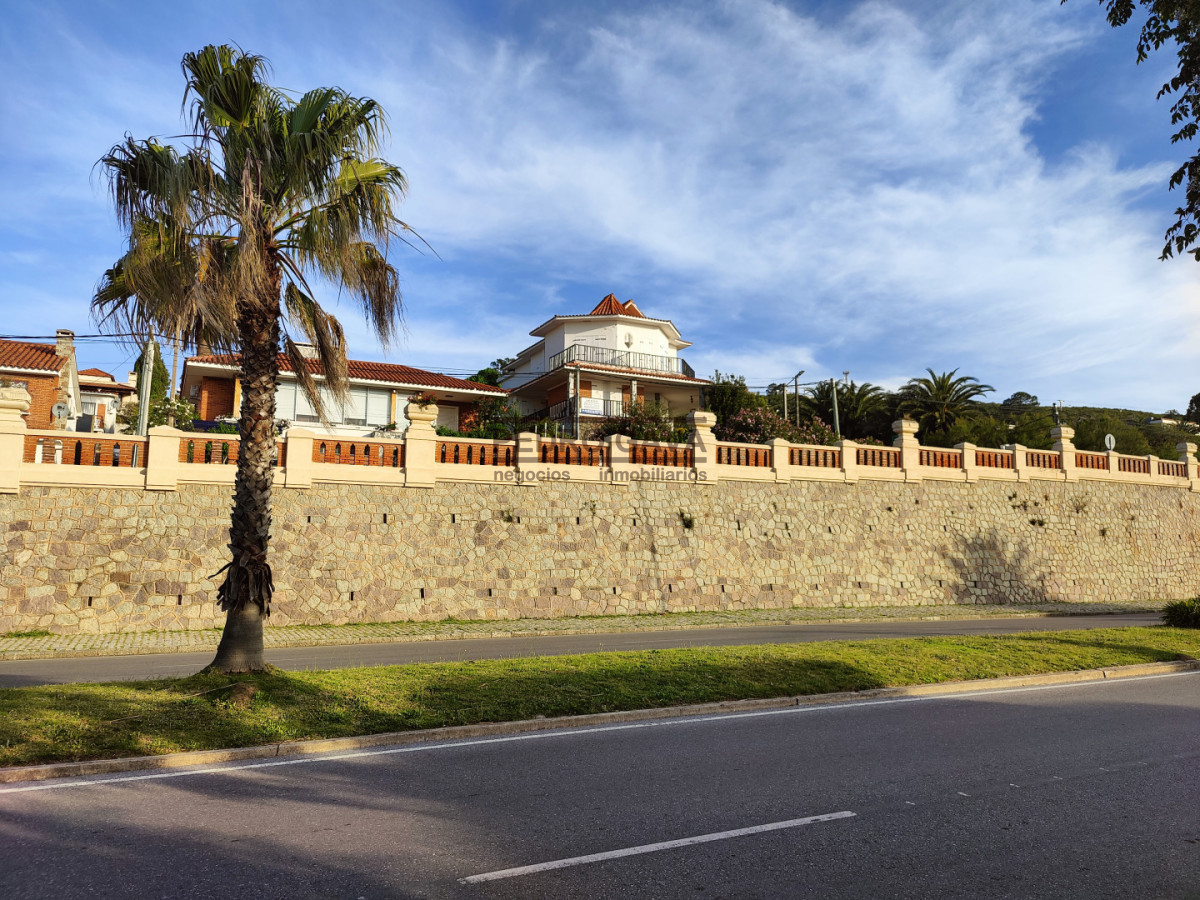Casa ID.55 - Chalet con historia y vistas únicas - Piriápolis, falda del Cerro San Antonio
