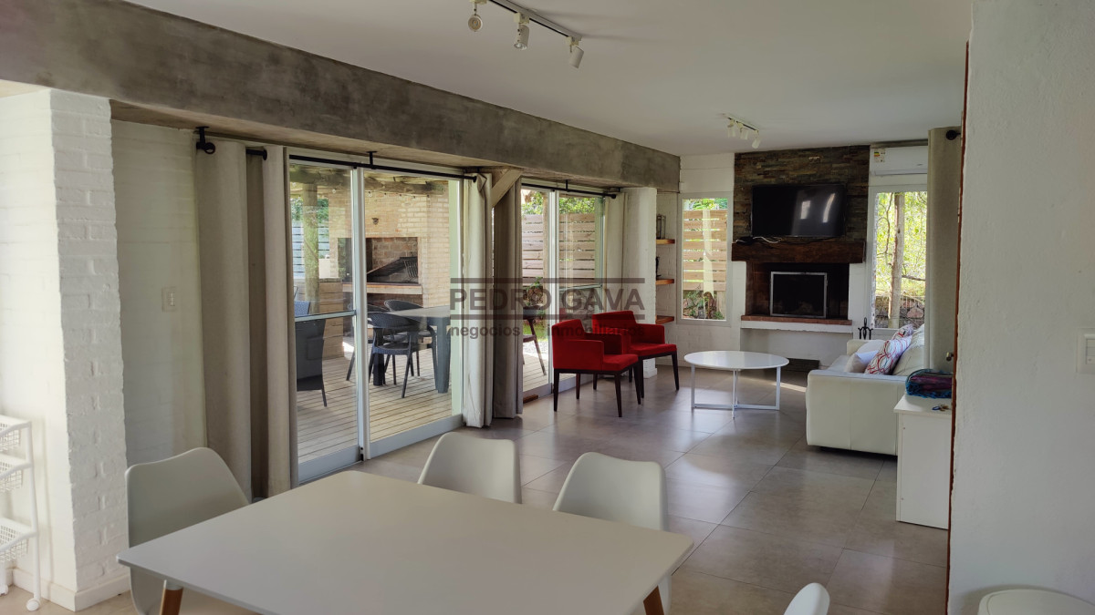 Casa ID.359 - Casa en venta en Punta Colorada, Piriápolis, 3 dormitorios en una planta, con piscina climatizada