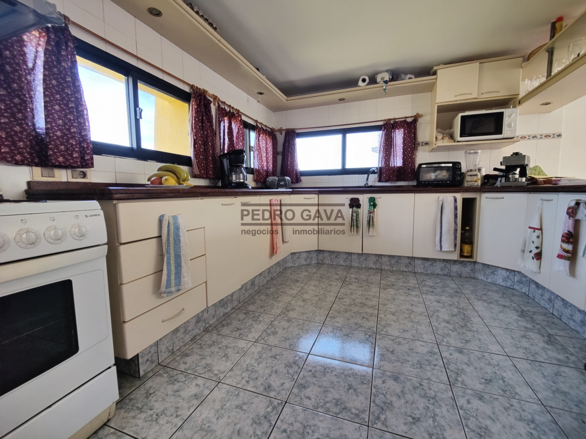 Casa ID.230 - Tu lugar soñado en Piriápolis!! Casa a la venta frente al mar sobre la Rambla de Punta Fria.