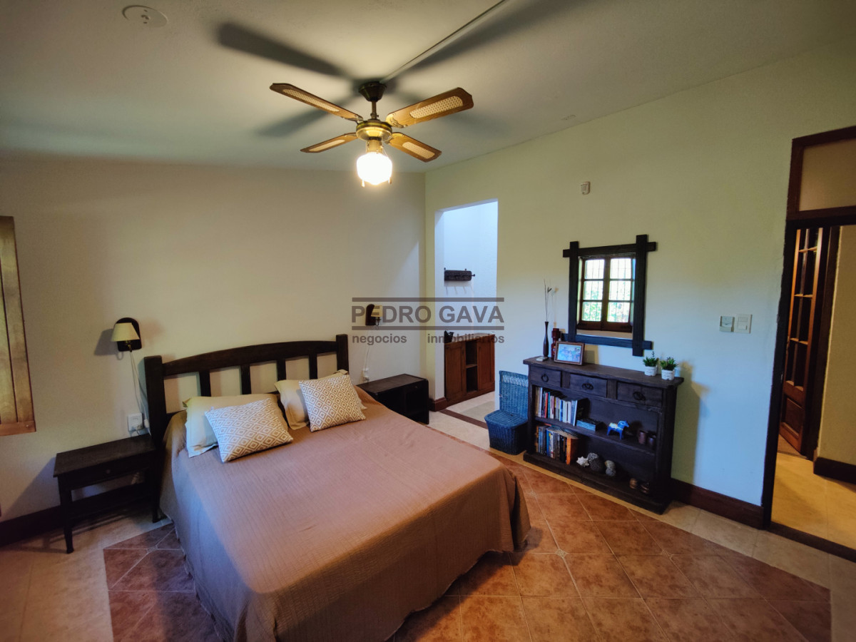 Casa ID.324 - Casa en venta en Playa Verde, Piriápolis - historia, calidez y ubicación a metros del mar