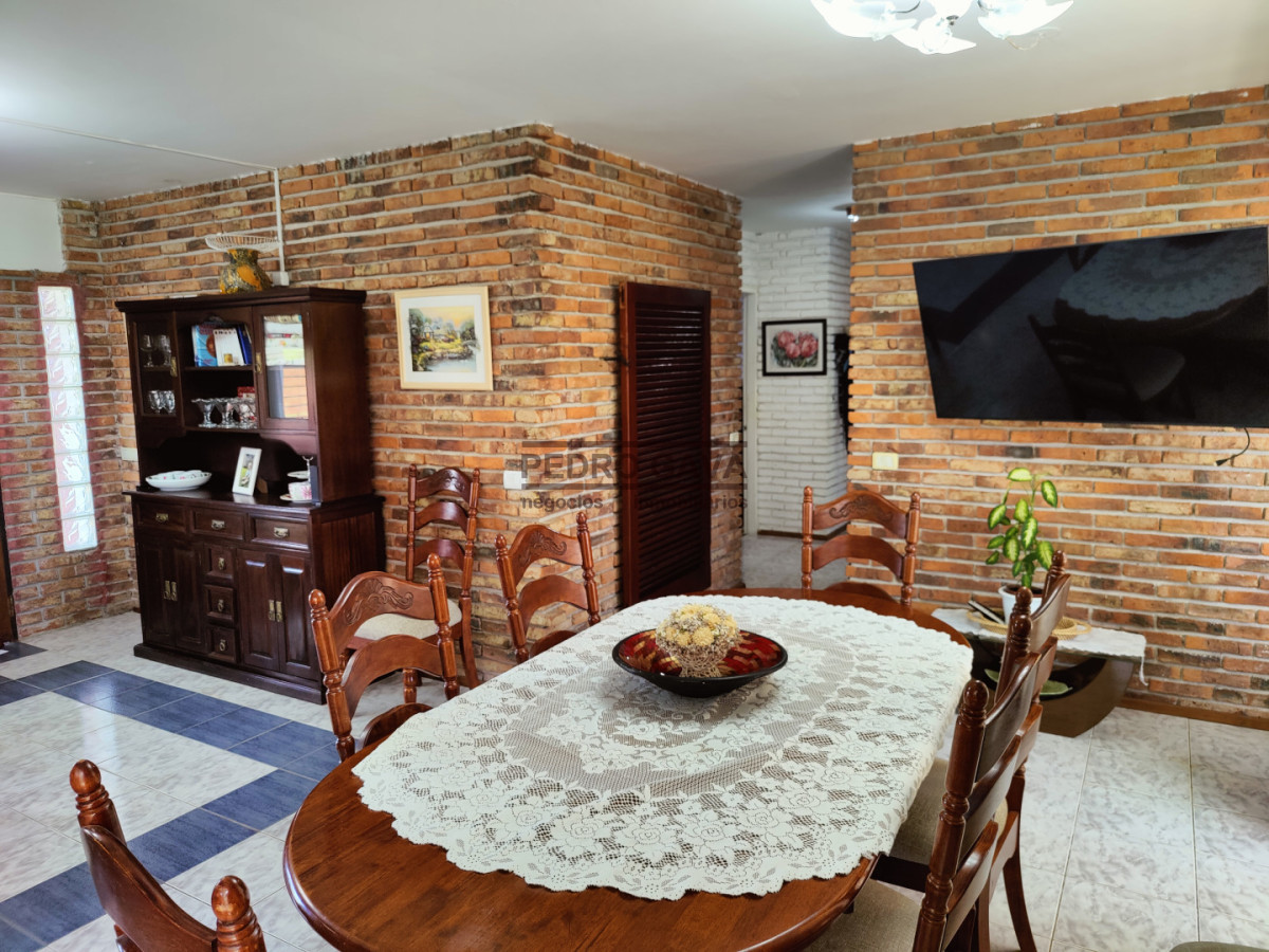 Casa ID.380 - Casa en venta en Barrio Los Ángeles, Piriápolis, a 50 metros de la Rambla