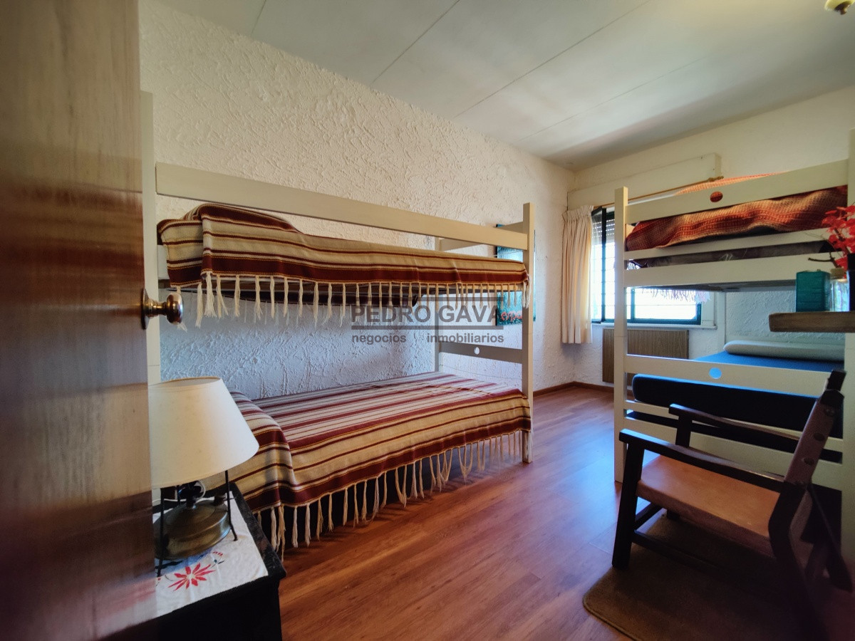 Casa ID.24 - Casa a la venta sobre a ladera Oeste del Cerro San Antonio, con excelentes vistas al puerto y bahia de Piriapolis !!