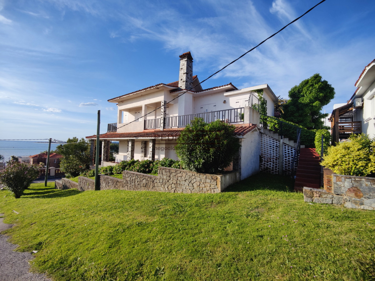 Casa ID.55 - Chalet con historia y vistas únicas - Piriápolis, falda del Cerro San Antonio