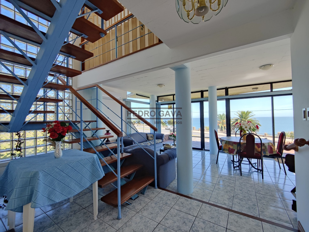 Casa ID.230 - Tu lugar soñado en Piriápolis!! Casa a la venta frente al mar sobre la Rambla de Punta Fria.
