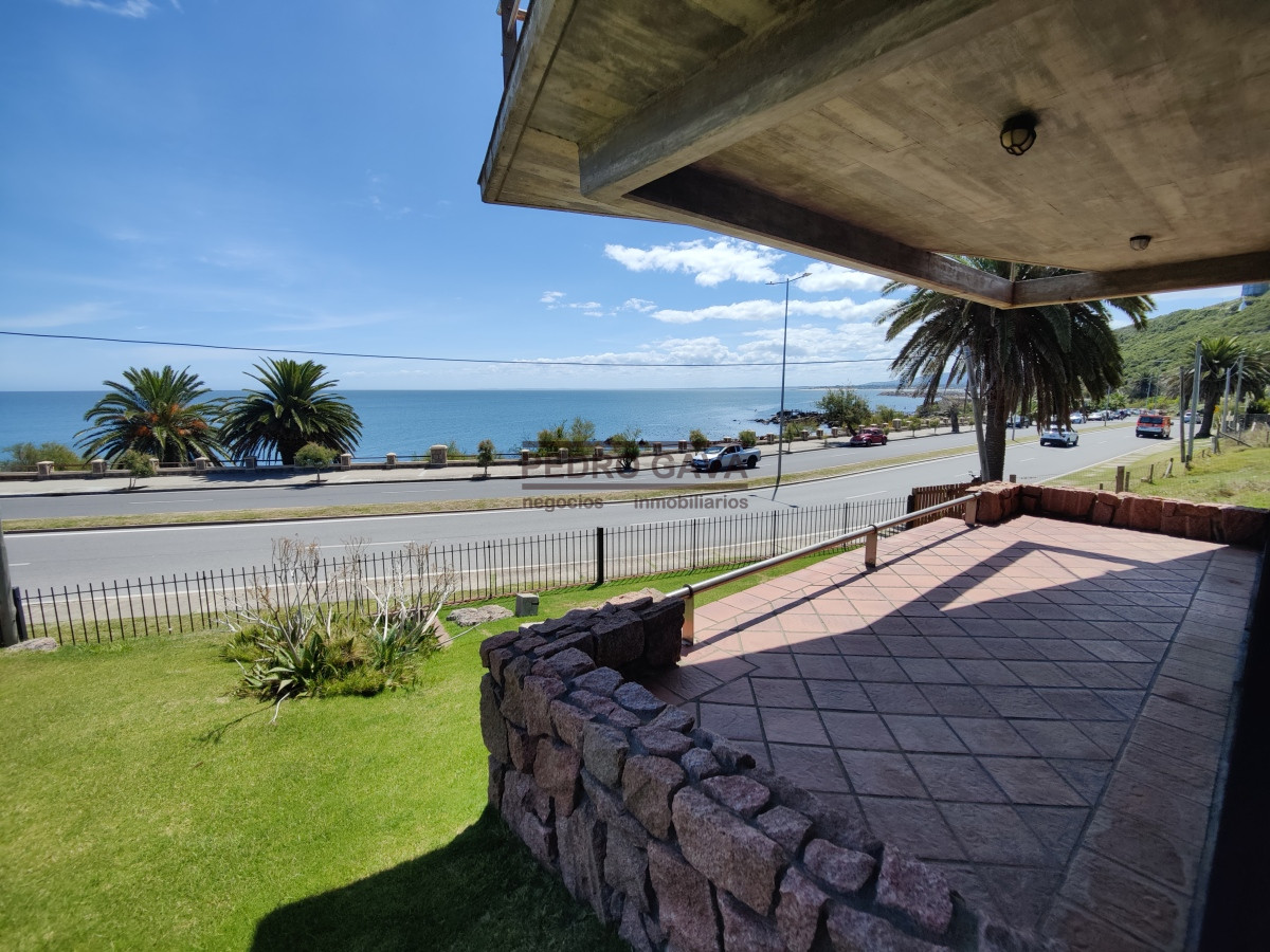 Casa ID.230 - Tu lugar soñado en Piriápolis!! Casa a la venta frente al mar sobre la Rambla de Punta Fria.