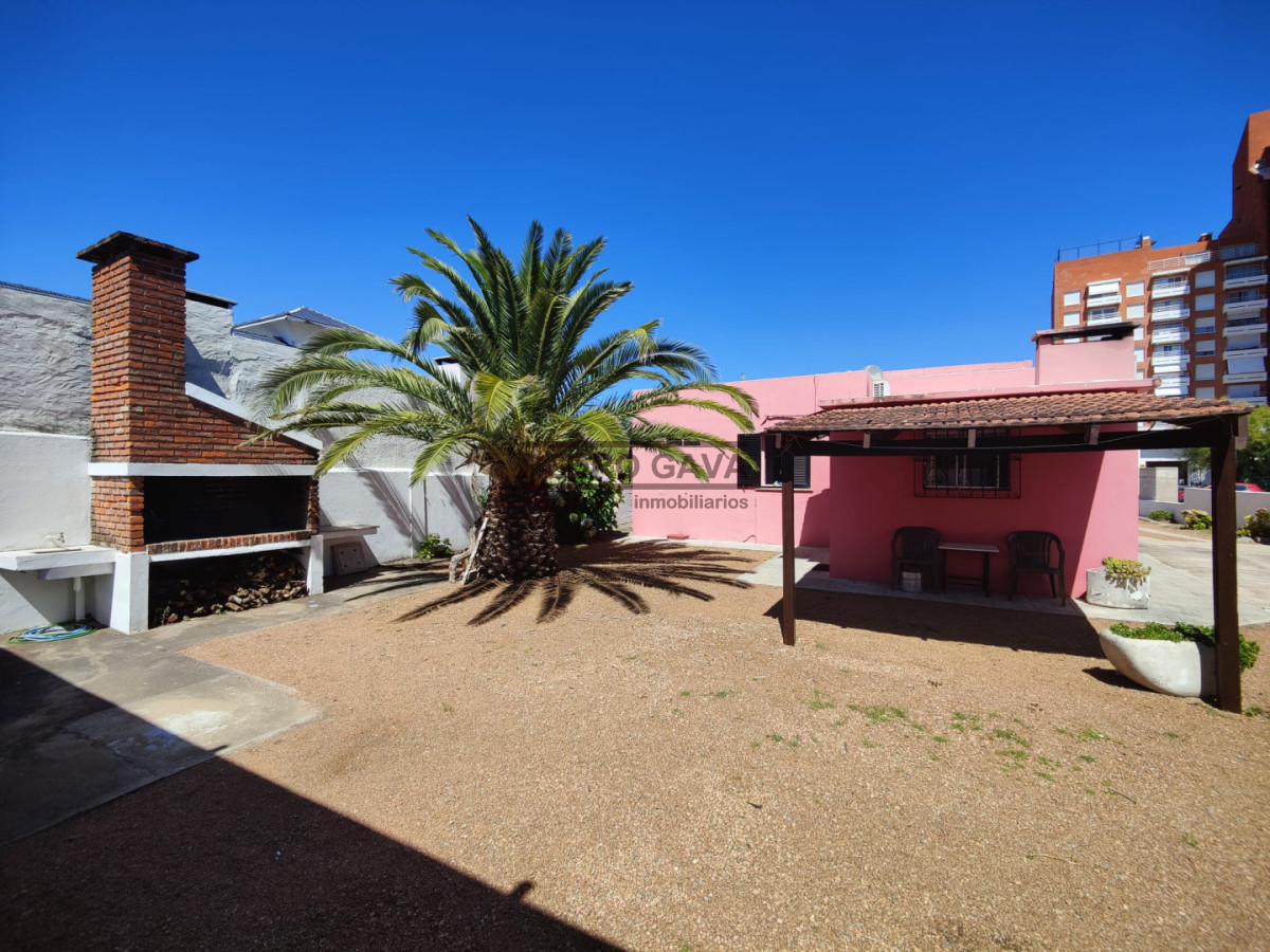 Casa ID.341 - Propiedad en venta con excelente ubicación comercial - A 30 metros de la Rambla