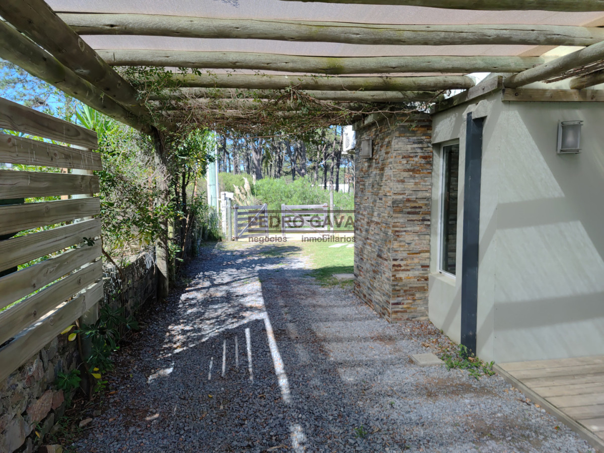 Casa ID.359 - Casa en venta en Punta Colorada, Piriápolis, 3 dormitorios en una planta, con piscina climatizada