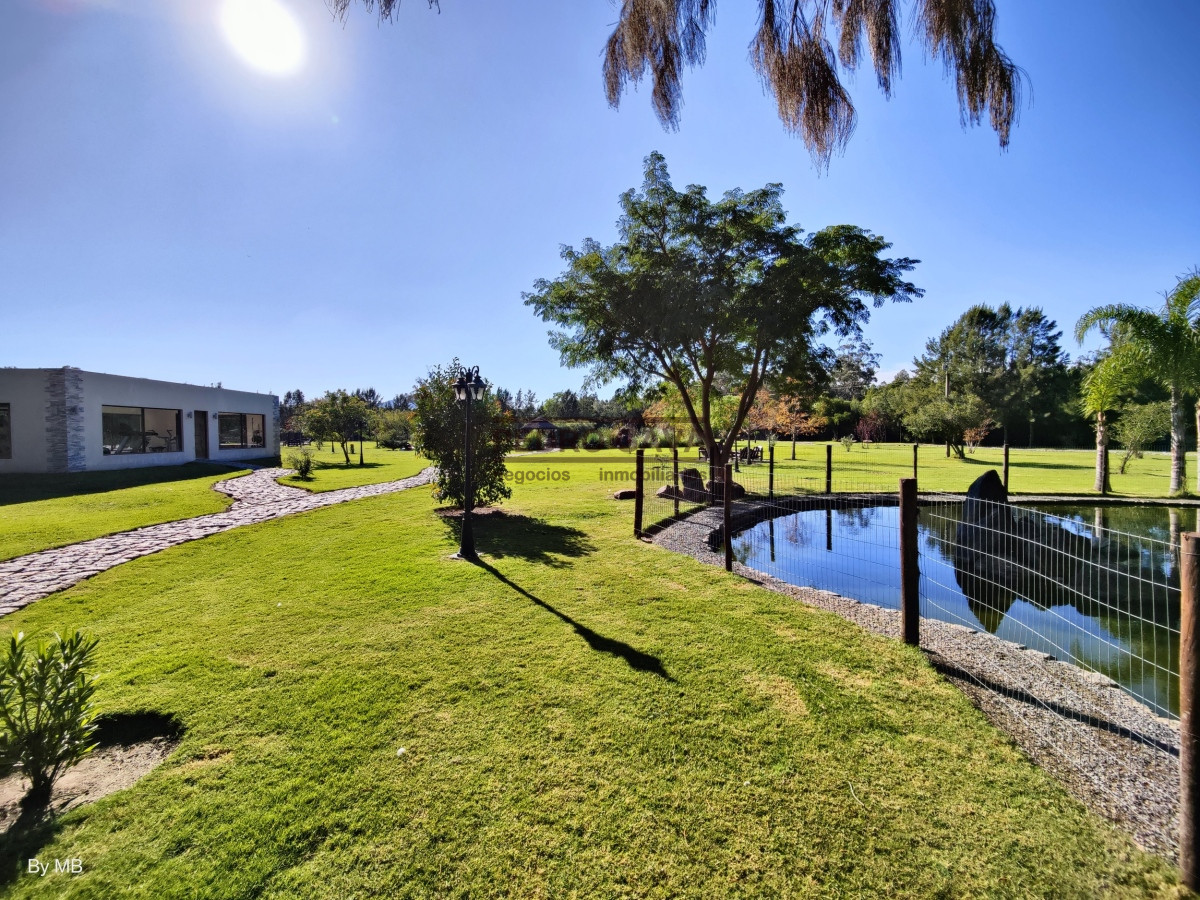 Casa ID.217 - Piriapolis, Exclusiva casa quinta en venta a 1000 metros de la playa