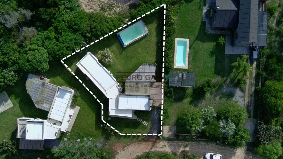 Casa ID.359 - Casa en venta en Punta Colorada, Piriápolis, 3 dormitorios en una planta, con piscina climatizada