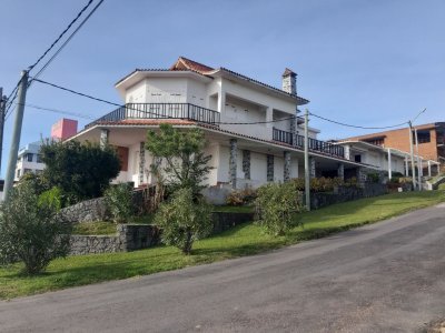 Casa ID.55 - Chalet de época a la venta sobre el pasaje superior Piria, hermosas vistas