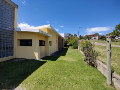 Casa ID.230 - Tu lugar soñado en Piriápolis!! Casa a la venta frente al mar sobre la Rambla de Punta Fria.