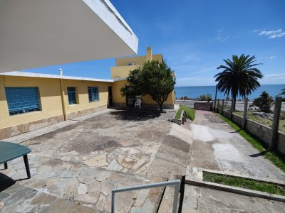 Casa ID.230 - Tu lugar soñado en Piriápolis!! Casa a la venta frente al mar sobre la Rambla de Punta Fria.