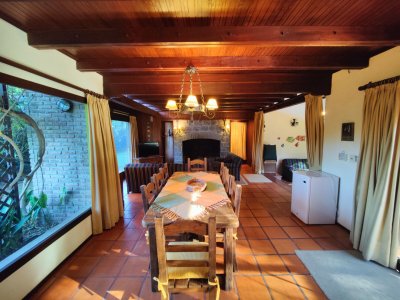 Casa ID.368 - Venta de casa con piscina y más de 3.000 m² de terreno en Balneario Bella Vista, Piriápolis