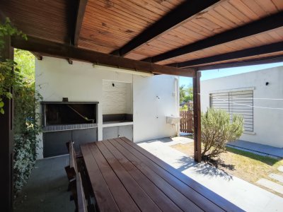 Casa ID.340 - Casa en venta en Playa Hermosa, Piriápolis - 3 dormitorios, parque y garage