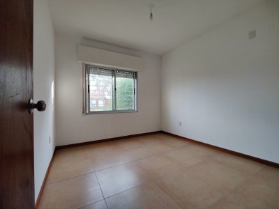 Casa ID.33 - Piriapolis, Casa en venta de 3 dormitorios y 3 baños a 200 metros de la playa.