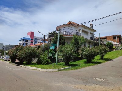 Casa ID.55 - Chalet con historia y vistas únicas - Piriápolis, falda del Cerro San Antonio