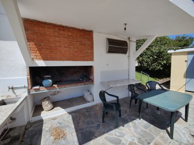 Casa ID.230 - Tu lugar soñado en Piriápolis!! Casa a la venta frente al mar sobre la Rambla de Punta Fria.