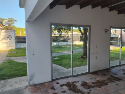 Casa ID.351 - Casa en alquiler anual en Piriápolis, entorno tranquilo con parque y espacio exterior
