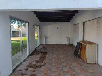 Casa ID.351 - Casa en alquiler anual en Piriápolis, entorno tranquilo con parque y espacio exterior