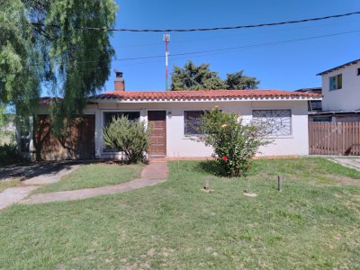 Casa ID.351 - Casa en alquiler anual en Piriápolis, entorno tranquilo con parque y espacio exterior