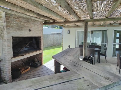 Casa ID.358 - Casa en venta en Punta Colorada, Piriápolis, entorno tranquilo y a pasos del mar