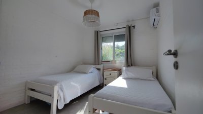 Casa ID.359 - Casa en venta en Punta Colorada, Piriápolis, 3 dormitorios en una planta, con piscina climatizada