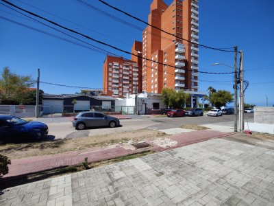 Casa ID.341 - Propiedad en venta con excelente ubicación comercial - A 30 metros de la Rambla