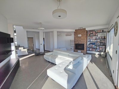 Casa ID.329 - Casa a la venta frente a Playa de los Lamas - luz, vistas y confort en cada ambiente