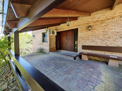 Casa ID.194 - Entre sierras y mar, Chalet de calidad a la venta en Balneario Bella Vista, Piriapolis.