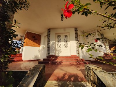 Casa ID.55 - Chalet con historia y vistas únicas - Piriápolis, falda del Cerro San Antonio