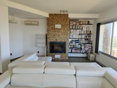 Casa ID.329 - Casa a la venta frente a Playa de los Lamas - luz, vistas y confort en cada ambiente