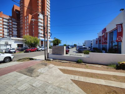 Casa ID.341 - Propiedad en venta con excelente ubicación comercial - A 30 metros de la Rambla