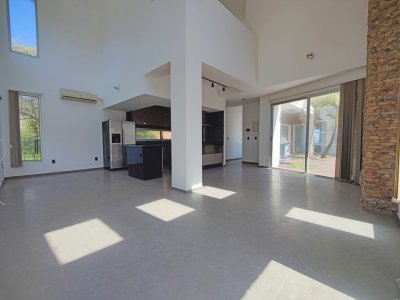 Casa ID.329 - Casa a la venta frente a Playa de los Lamas - luz, vistas y confort en cada ambiente