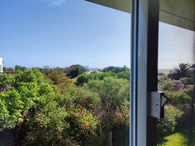 Casa ID.294 - Tu refugio soñado en Balneario Las Flores, a pasos de la playa y con vista al mar